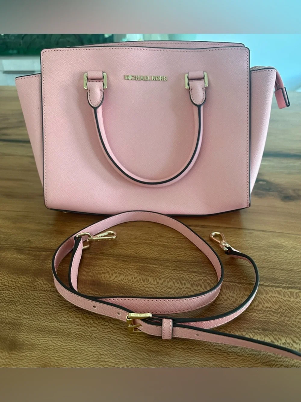 NWOT Michael Kors Pink Saffiano Tote with Gold Hardware - Picture 2 of 10